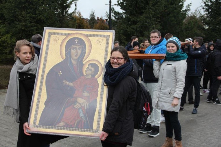 Znaki ŚDM w parafii pw. Pierwszych Męczenników Polski w Gorzowie