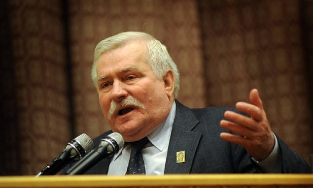 Wałęsa zmienia wersję