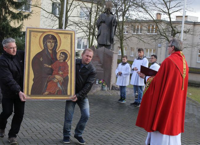 Znaki ŚDM w sanktuarium w Rokitnie