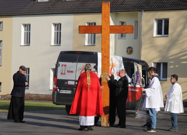 Znaki ŚDM w sanktuarium w Rokitnie