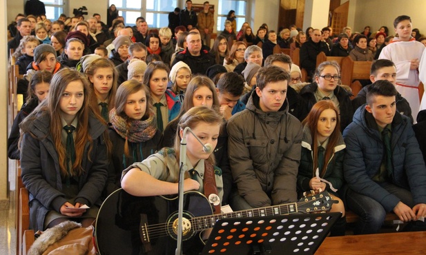 Drogę Krzyżową poprowadziła miejscowa młodzież