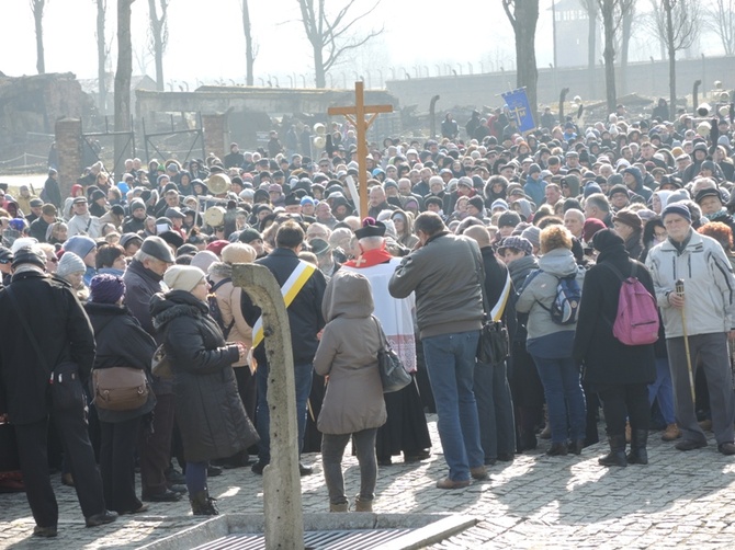 Droga Krzyżowa na terenie KL Auschwitz-Birkenau