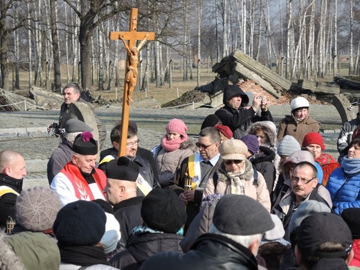 Droga Krzyżowa na terenie KL Auschwitz-Birkenau