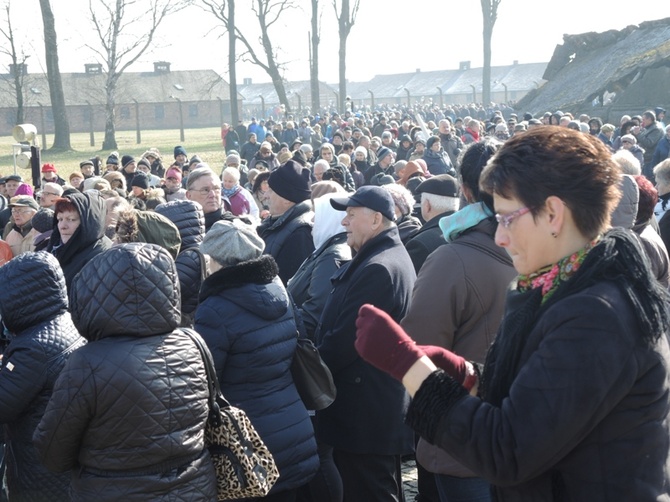 Droga Krzyżowa na terenie KL Auschwitz-Birkenau