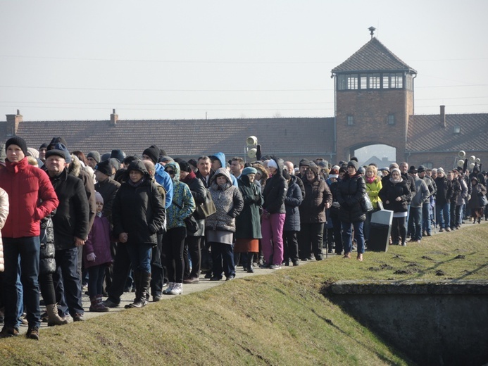 Droga Krzyżowa na terenie KL Auschwitz-Birkenau