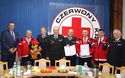 Zakrzowska delegacja odebrała wyróżnienie 26 II w siedzibie Zarządu Głównego Polskiego Czerwonego Krzyża