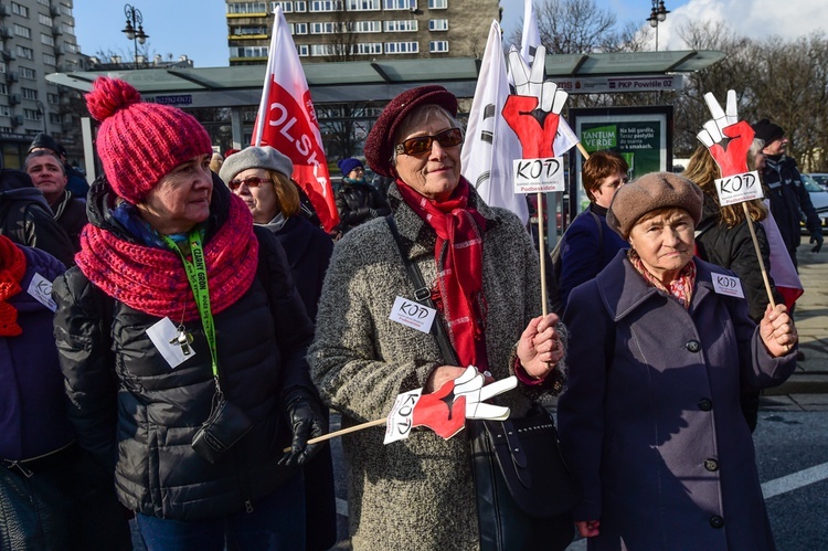 Marsz KOD w obronie Lecha Wałęsy