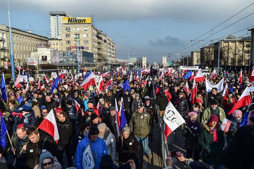 Marsz KOD w obronie Lecha Wałęsy