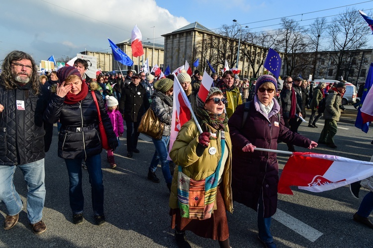 Marsz KOD w obronie Lecha Wałęsy