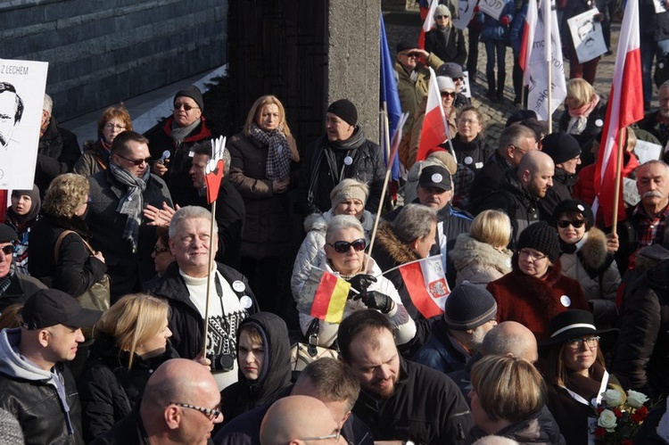 Wiec poparcia dla Lecha Wałęsy