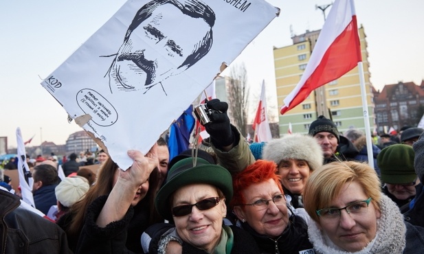 KOD murem za Wałęsą