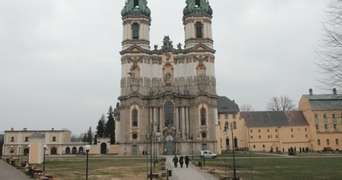 Odsłonili (przy okazji) fasadę