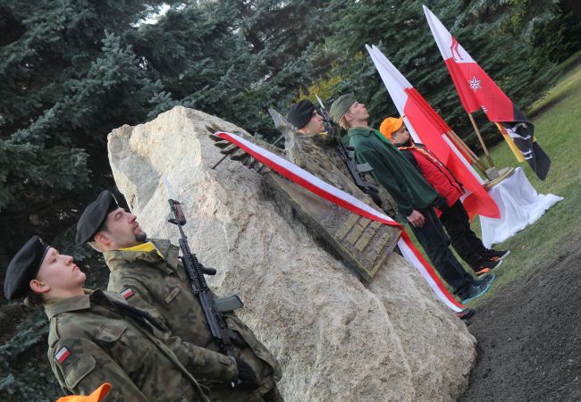 Odsłonięcie pomnika Żołnierzy Wyklętych w Żarach