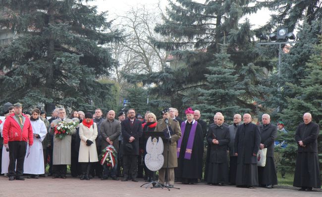 Odsłonięcie pomnika Żołnierzy Wyklętych w Żarach