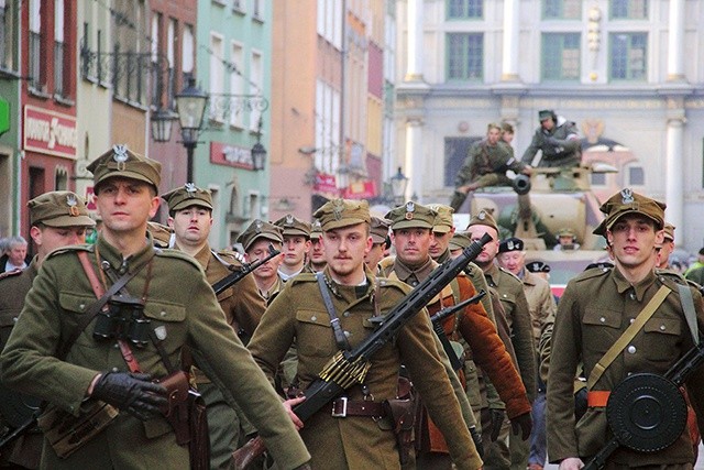  W defiladzie uczestniczyło kilkanaście grup rekonstrukcyjnych z całej Polski