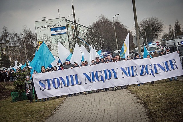  Sytuacja finansowa Stomilu Olsztyn spowodowała, że kibice olsztyńskiego klubu zorganizowali manifestację na ulicach Olsztyna