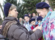 Beata Piasecka przyjęła do gromady 18 dziewcząt