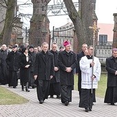 W drodze do kościoła jubileuszowego