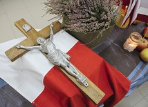 Krzyż, który przechowywała Maria Kurek, wrócił do szkoły, gdzie jego miejsce 
