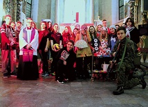 Teatralne Drogi Krzyżowe, przygotowywane przez młodych pod kierunkiem ks. Tomasza Jamki, wpisują się w przygotowania do ŚDM w parafii