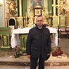 Proboszcz ks. Krzysztof Kozak cieszy się z frekwencji na nabożeństwach Drogi Krzyżowej