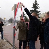 Wstęgę na rondzie Żołnierzy Wyklętych zerwali przedstawiciele władz miasta, powiatu i parlamentrzyści