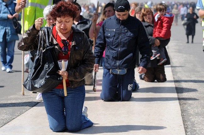 Do nieba idzie się na kolanach