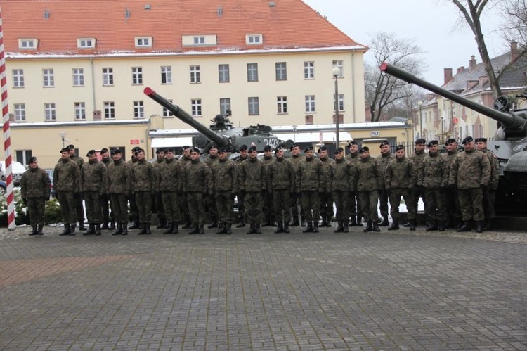 Znaki ŚDM u żołnierzy w Żaganiu