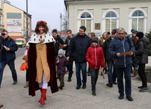 Uczestników zabawy na Miasto Kazimierzowskie odprowadził sam św. Kazimierz