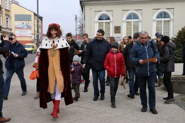 Uczestników zabawy na Miasto Kazimierzowskie odprowadził sam św. Kazimierz