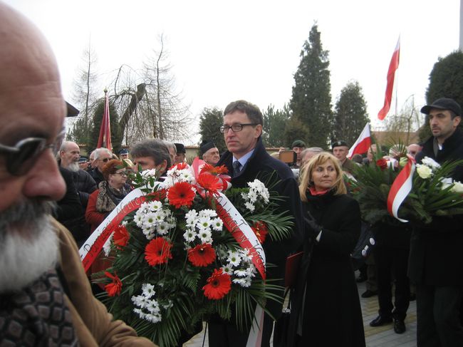 Pomnik Niezłomnym - Ojczyzna w Morawicy