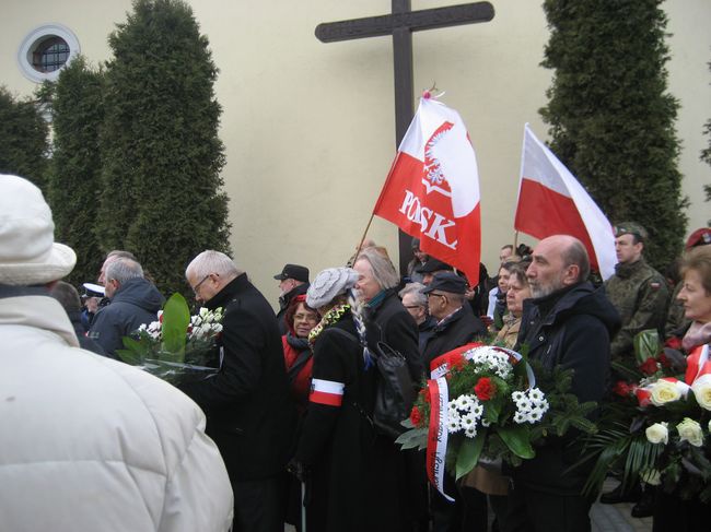 Pomnik Niezłomnym - Ojczyzna w Morawicy