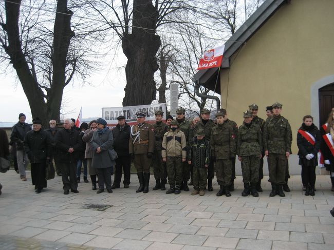 Pomnik Niezłomnym - Ojczyzna w Morawicy