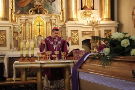 Mszy św. pogrzebowej przewodniczył bp Wojciech Osial