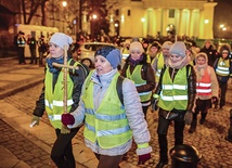 4.03.2016. Lublin. Po raz drugi odbywa się w Lublinie Ekstremalna Droga Krzyżowa. Po Mszy św. w lubelskiej katedrze uczestnicy wyruszyli na wybrane przez siebie trasy (pierwsza – 29 km, druga – 33 km i trzecia – 46 km). Podobne Drogi Krzyżowe odbywają się w innych miejscach Polski. 