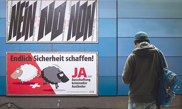 Plakat zwolenników deportacji cudzoziemców w Zurichu