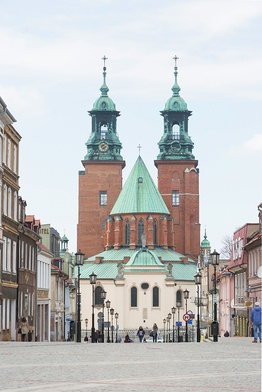 Katedra widziana od strony ulicy Tumskiej