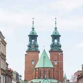 Katedra widziana od strony ulicy Tumskiej