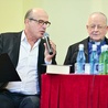  Jan Pospieszalski i ks. Józef Swastek podczas konferencji w Świdnicy
