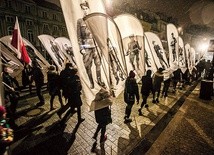  Wieczorem na Krakowskim Przedmieściu odbył się marsz „Podziemna armia powraca”