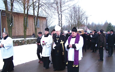 Uroczystościom pogrzebowym 1 marca przewodniczył bp Piotr Libera