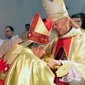 Odpustową Eucharystię zakończyło ucałowanie relikwii św. Kazimierza