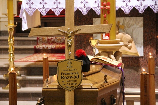 Pożegnanie śp. ks. Franciszka Rozwoda w parafii św. Franciszka z Asyżu