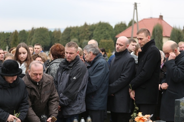 Ostatnie pożegnanie 9-letniej śp. Klaudii Pająk z Pisarzowic