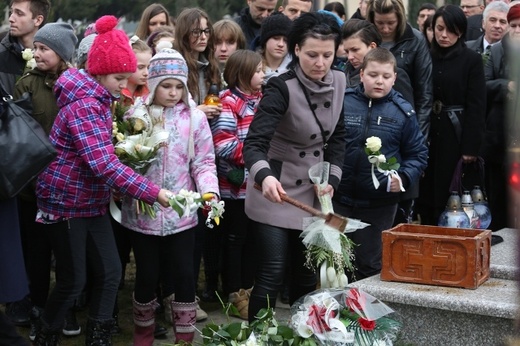 Ostatnie pożegnanie 9-letniej śp. Klaudii Pająk z Pisarzowic