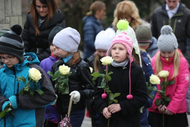 Ostatnie pożegnanie 9-letniej śp. Klaudii Pająk z Pisarzowic