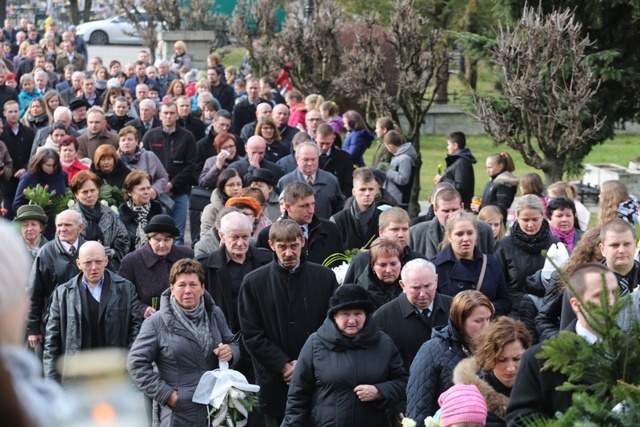 Ostatnie pożegnanie 9-letniej śp. Klaudii Pająk z Pisarzowic