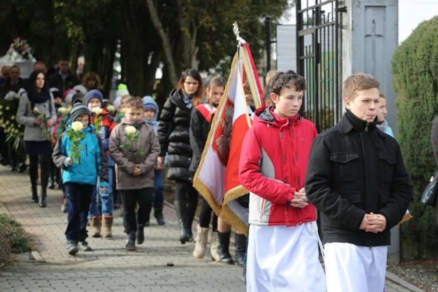 Ostatnie pożegnanie 9-letniej śp. Klaudii Pająk z Pisarzowic