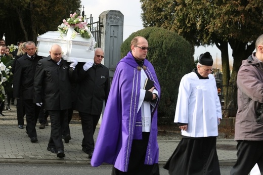 Ostatnie pożegnanie 9-letniej śp. Klaudii Pająk z Pisarzowic