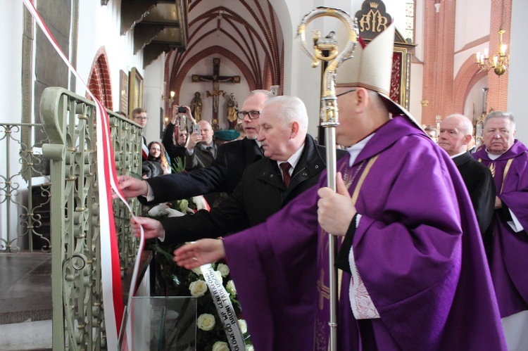 Odsłonięcie tablicy upamiętniającej śp. bp. Tadeusza Płoskiego